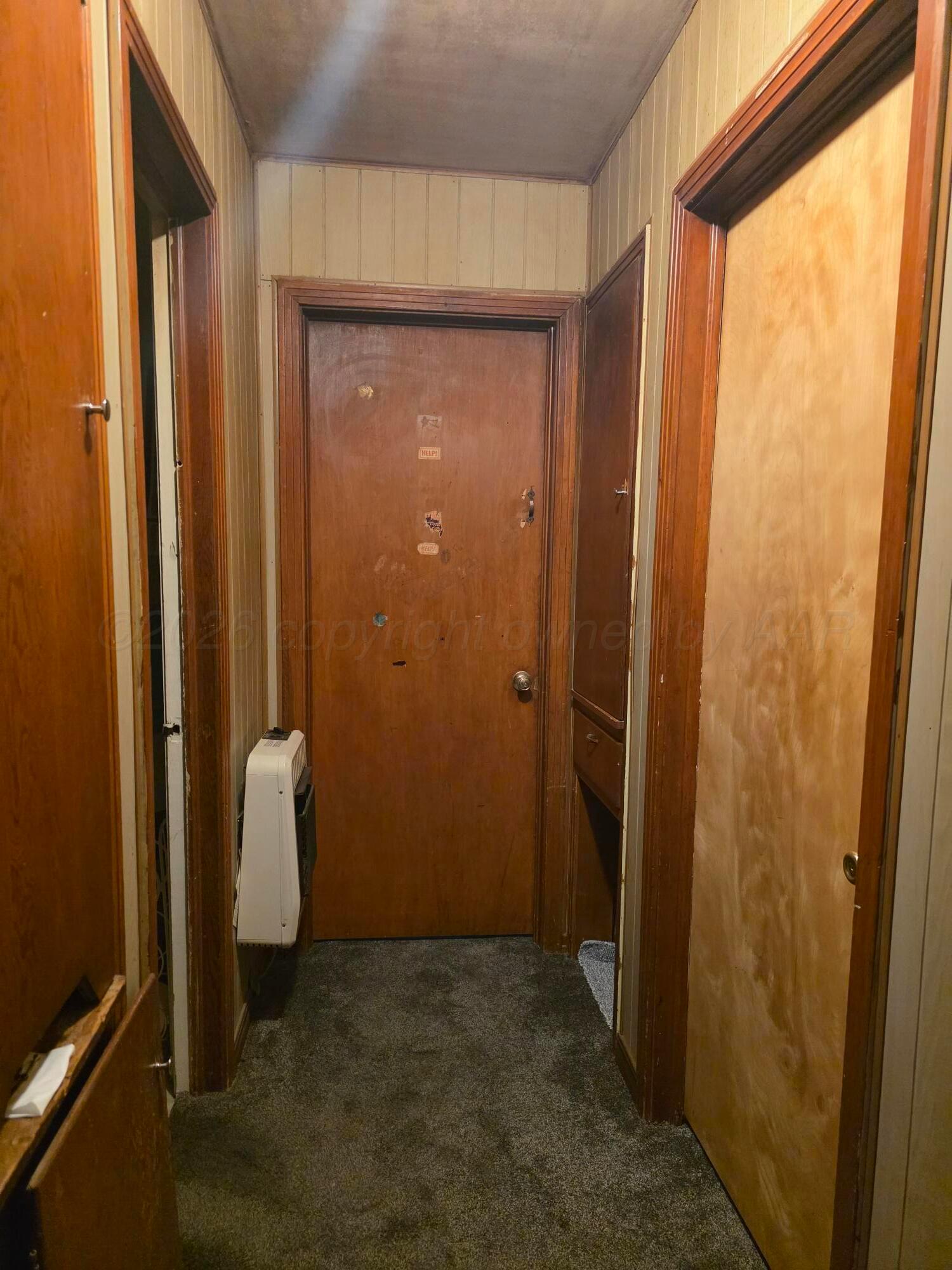 1812 Magnolia Street Amarillo, TX 79107 - Photo 4 of 13 Hallway