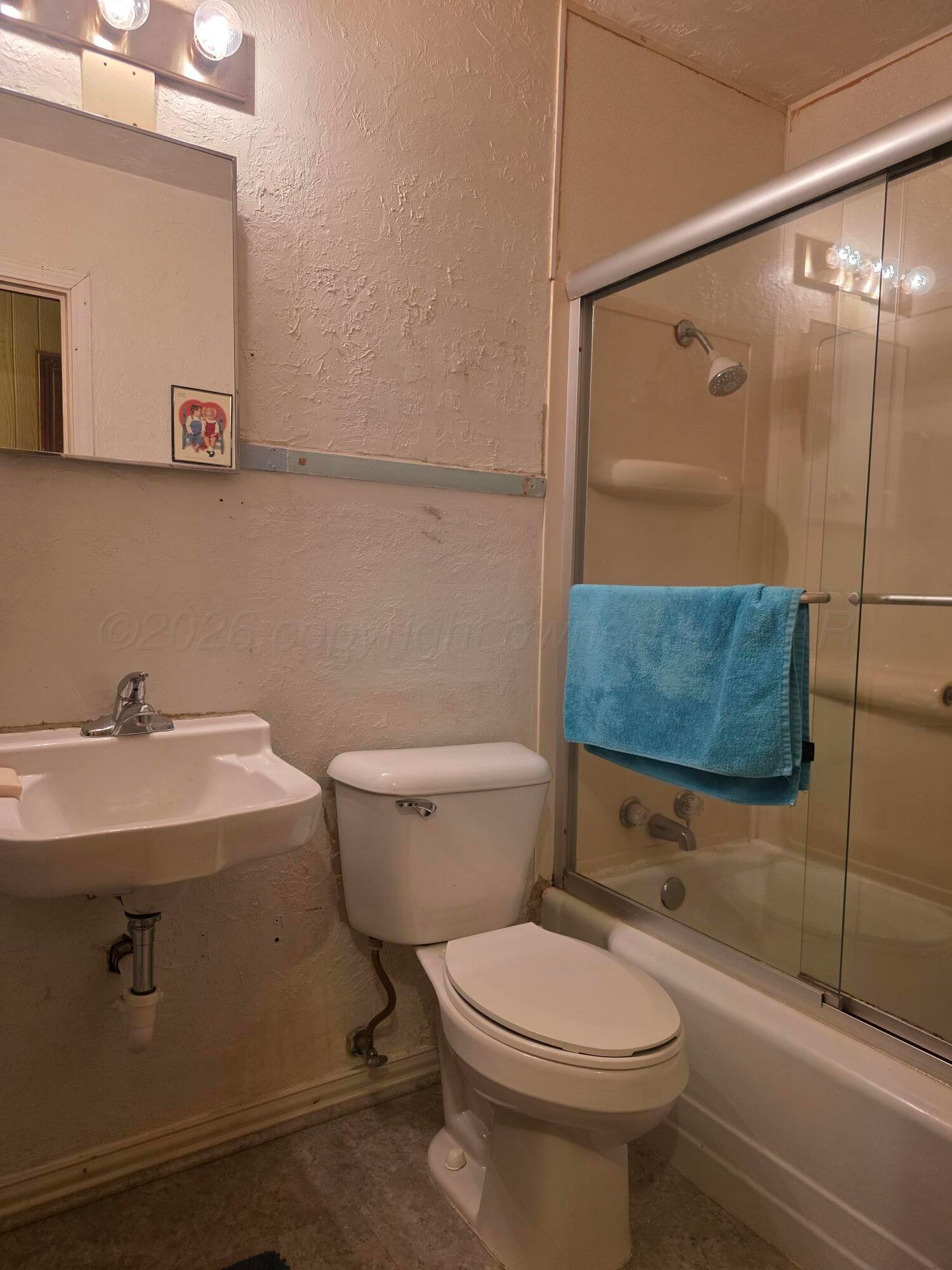 1812 Magnolia Street Amarillo, TX 79107 - Photo 8 of 13 Bathroom