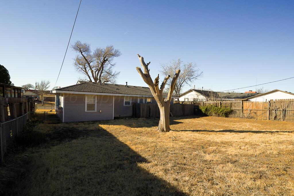 1812 Magnolia Street Amarillo, TX 79107 - Photo 9 of 13 Back yard