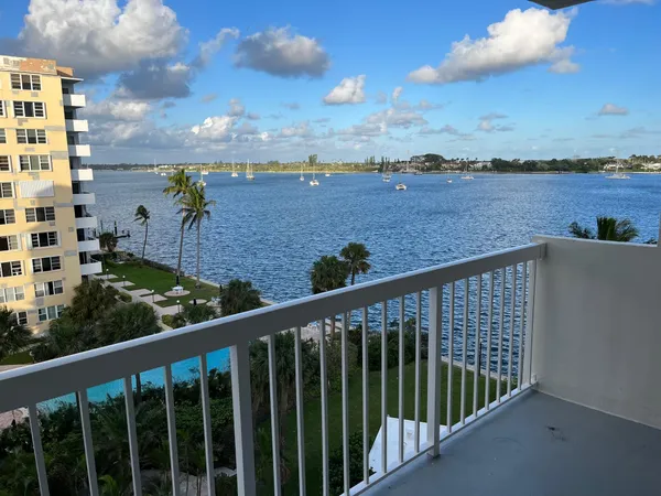 $1,950 | 2600 North Flagler Drive, Unit 705, West Palm Beach, FL 33407