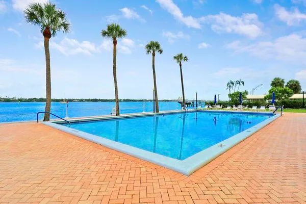 $1,950 | 2600 North Flagler Drive, Unit 705, West Palm Beach, FL 33407