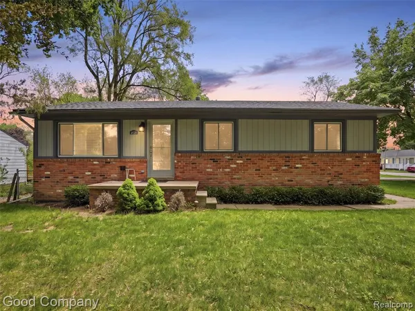 $2,400 | 2793 Weaverton, Rochester, MI 48307