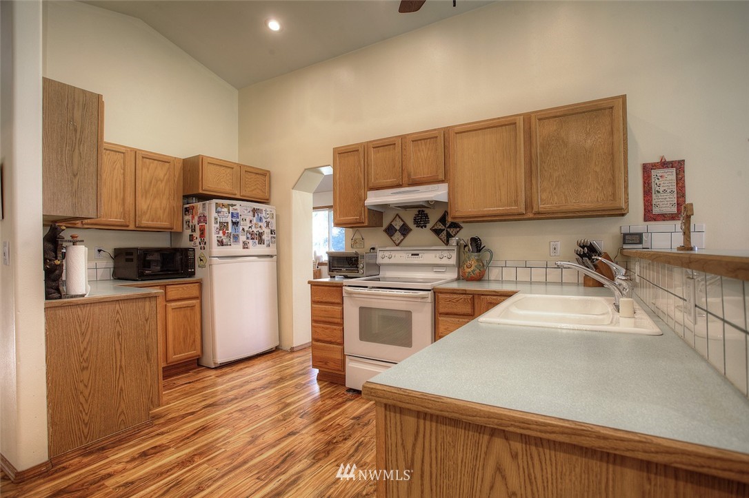 15511 Bandix Road Southeast Olalla, WA 98359 - Photo 11 of 25 Gallery Image 11