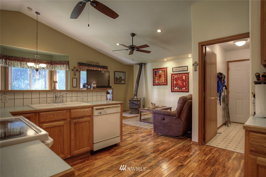 15511 Bandix Road Southeast Olalla, WA 98359 - Photo 12 of 25 Gallery Image 12