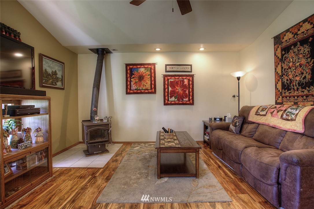 15511 Bandix Road Southeast Olalla, WA 98359 - Photo 15 of 25 Gallery Image 15