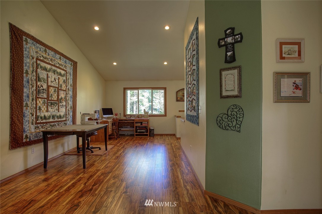 15511 Bandix Road Southeast Olalla, WA 98359 - Photo 4 of 25 Gallery Image 4
