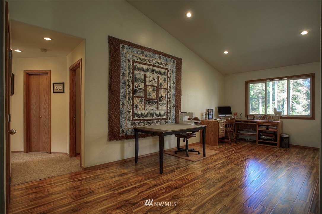 15511 Bandix Road Southeast Olalla, WA 98359 - Photo 5 of 25 Gallery Image 5