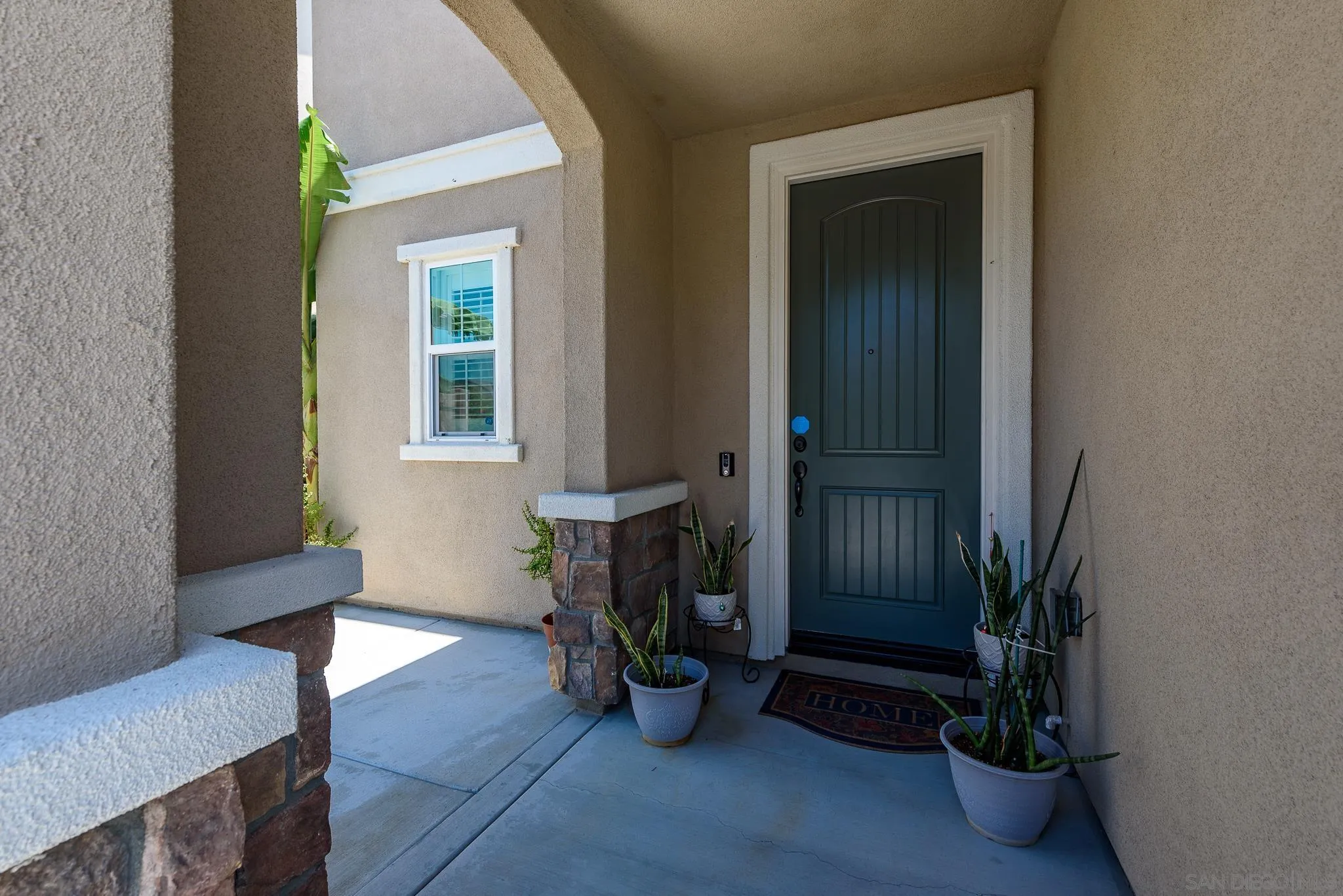 10761 Ensworth Way Spring Valley, CA 91978 - Photo 38 of 38 a living room with furniture