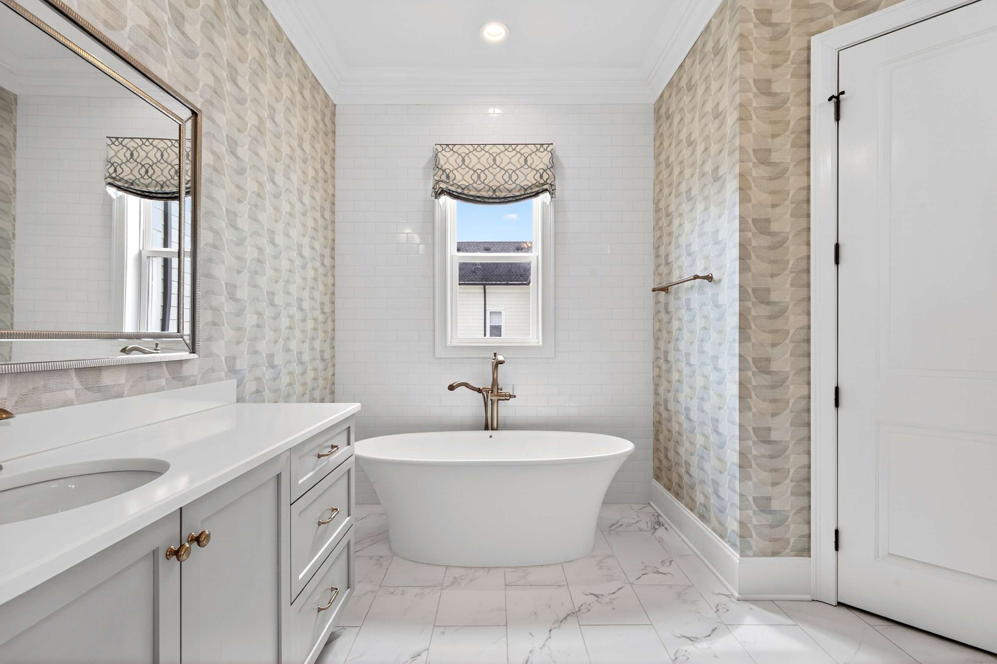 165 Front Street Franklin, TN 37064 - Photo 54 of 63 a bathroom with a bathtub and a sink