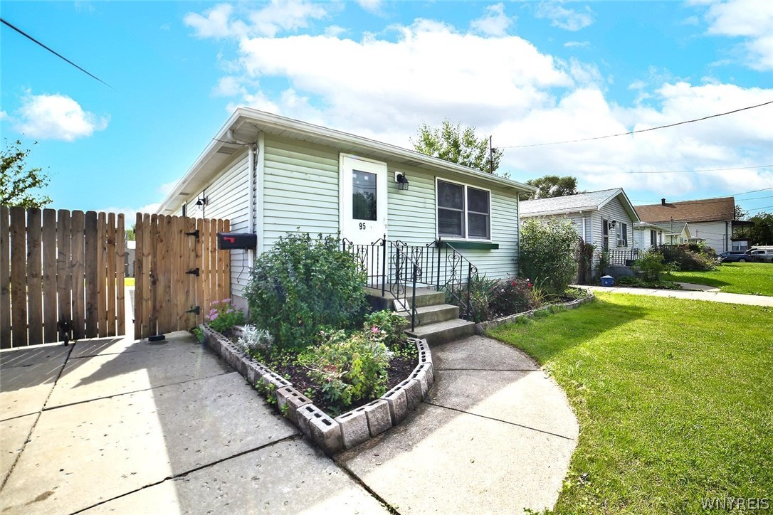 95 Oconnor Avenue Buffalo, NY 14220 - Photo 1 of 18 Maintenance Free Vinyl Siding with Concrete Drivew