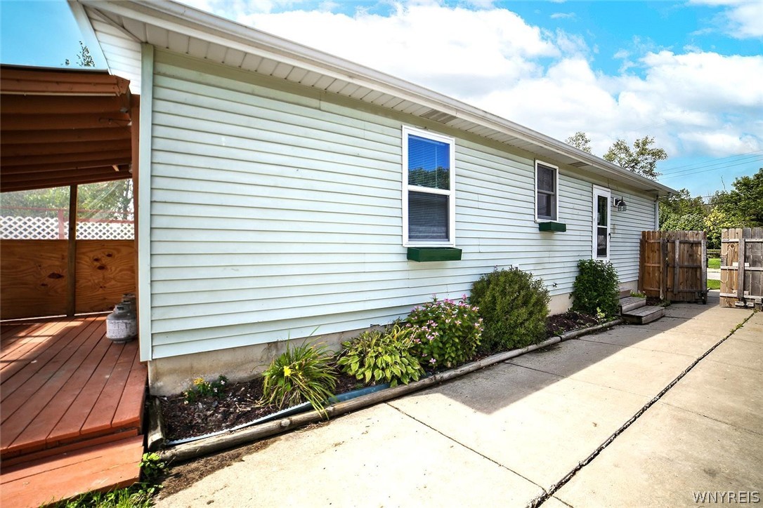 95 Oconnor Avenue Buffalo, NY 14220 - Photo 16 of 18 Side to Back Covered Deck