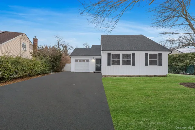 $669,000 | 41 East Nancy Place, Massapequa, NY 11758