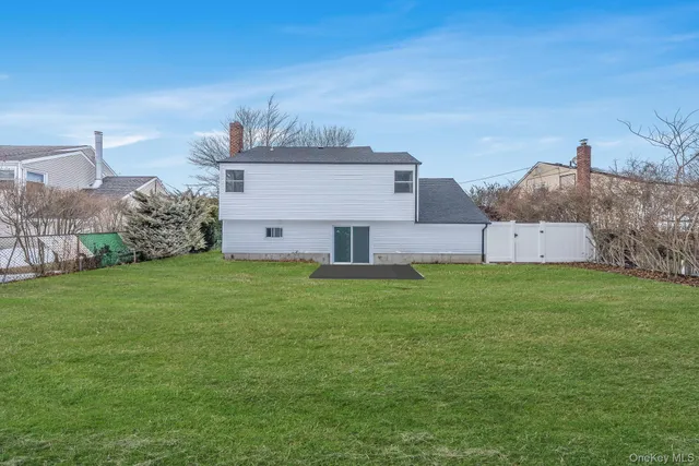 $669,000 | 41 East Nancy Place, Massapequa, NY 11758