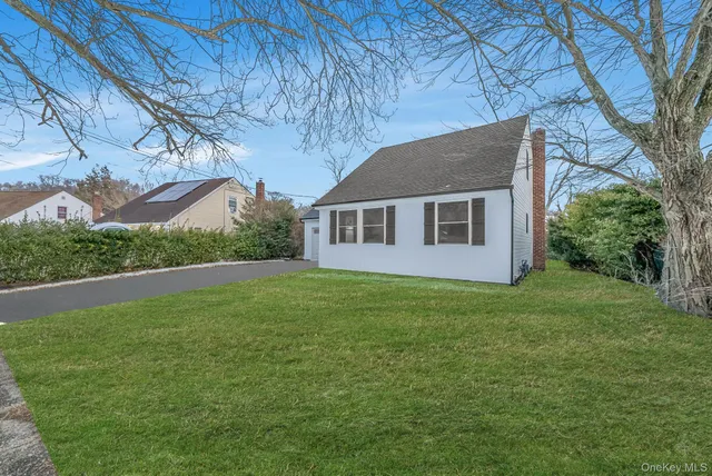$669,000 | 41 East Nancy Place, Massapequa, NY 11758