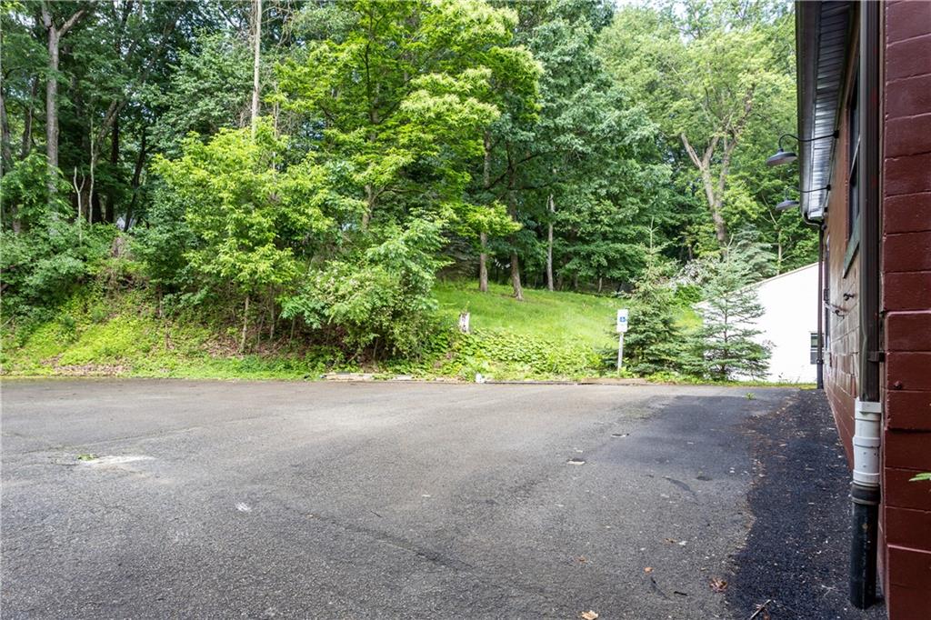 1913 Fox Chapel Road Pittsburgh, PA 15238 - Photo 4 of 23 Gallery Image 4