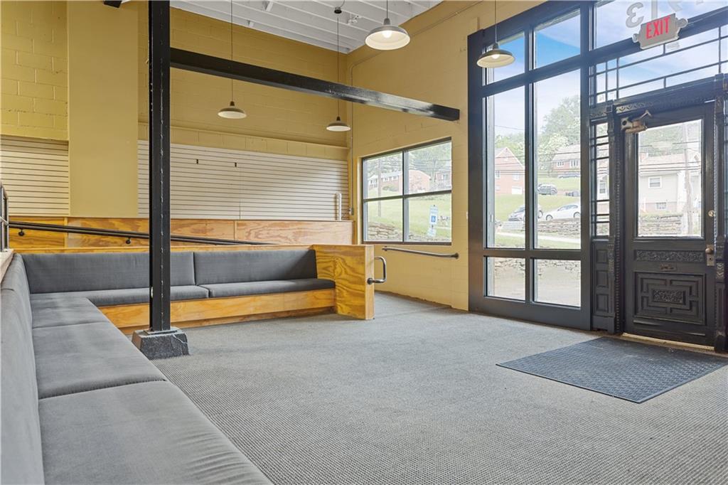 1913 Fox Chapel Road Pittsburgh, PA 15238 - Photo 5 of 23 Gallery Image 5