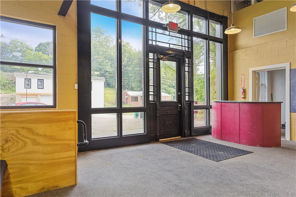 1913 Fox Chapel Road Pittsburgh, PA 15238 - Photo 6 of 23 Gallery Image 6