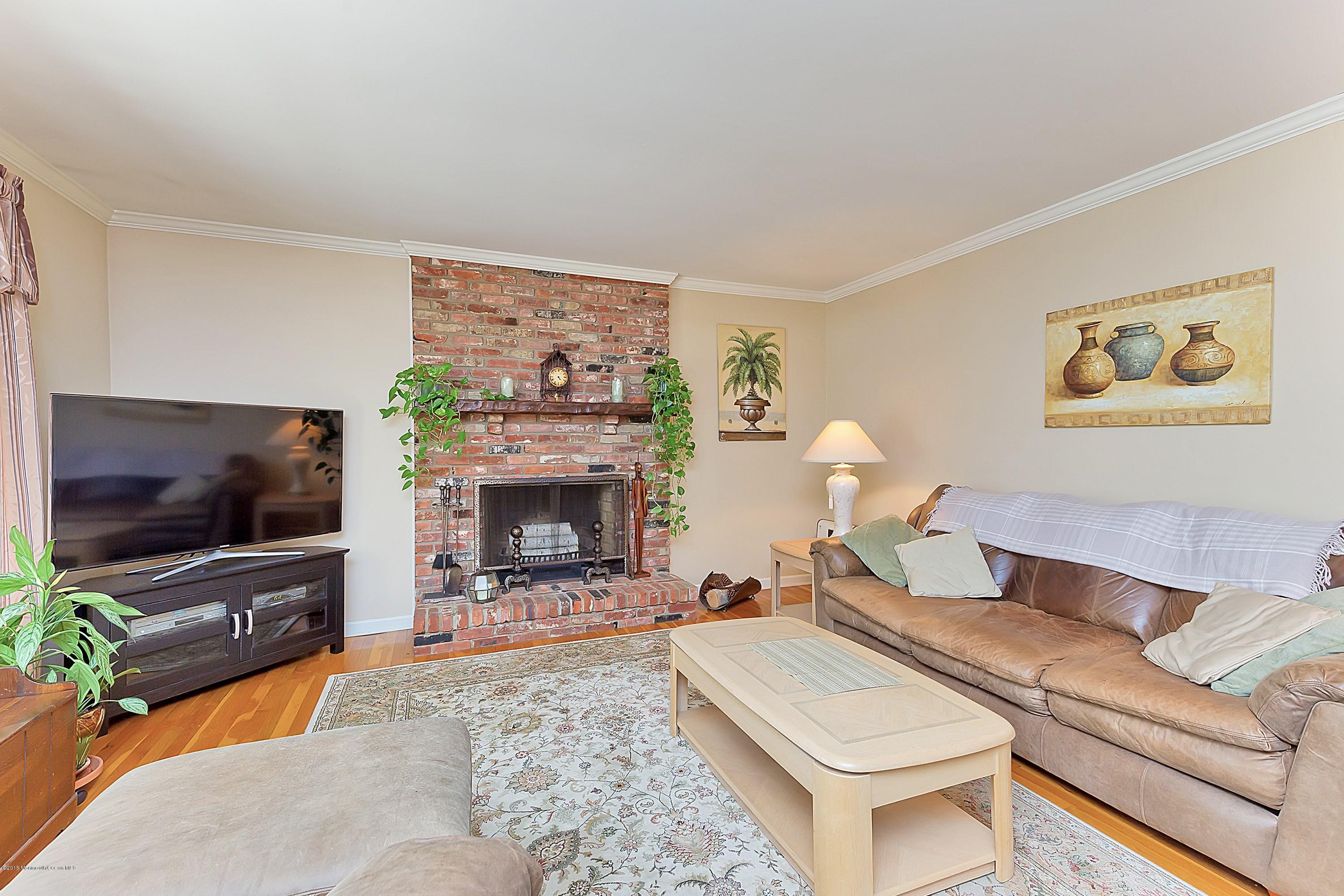 421 Marl Road Colts Neck, NJ 07722 - Photo 20 of 47 021-173733-IMG_2205_3378125