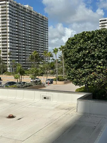 $2,900 | 1950 South Ocean Drive, Unit 2A, Hallandale Beach, FL 33009