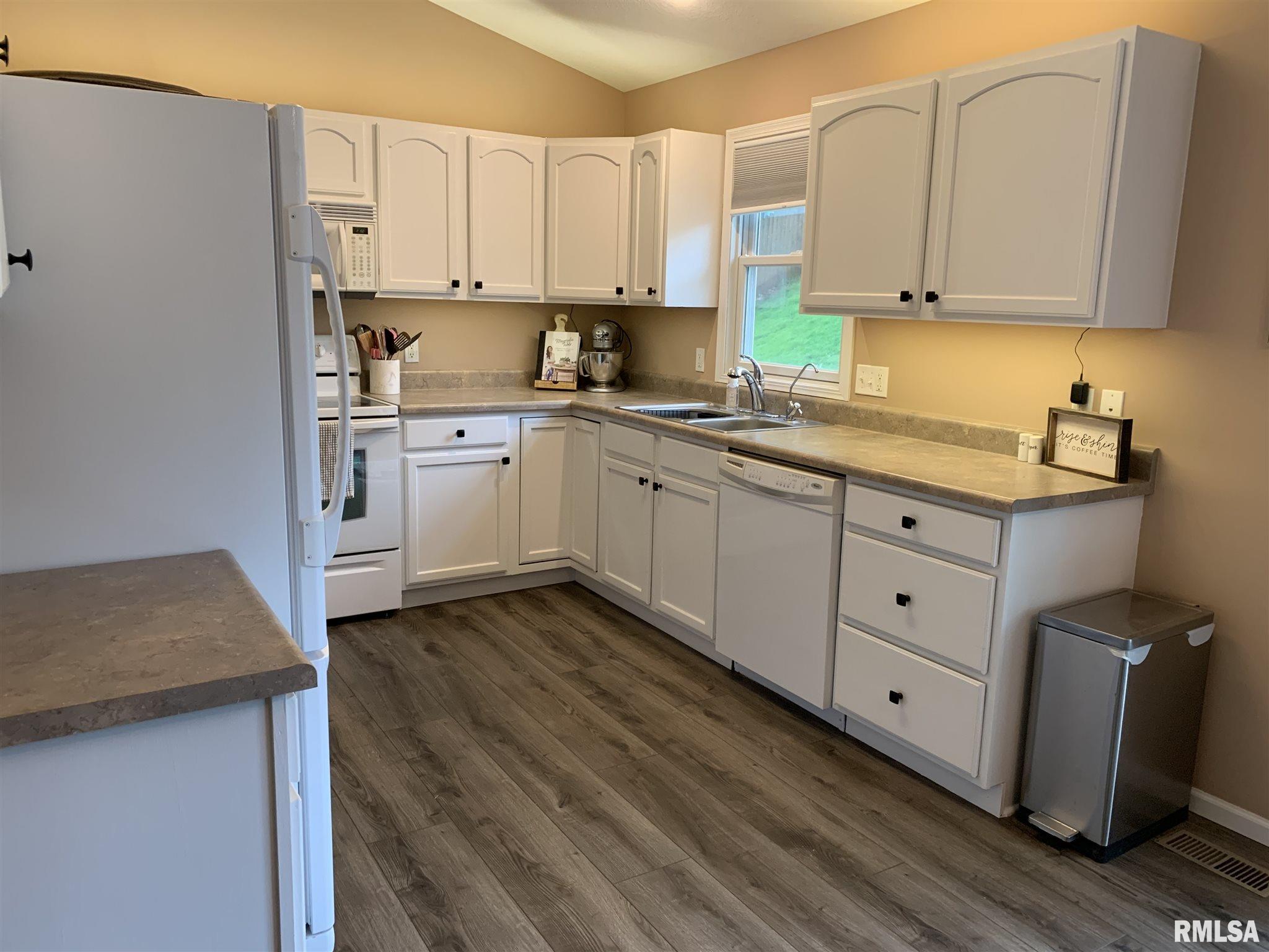 2620 Revo Road Davenport, IA 52806 - Photo 29 of 34 Gallery Image 29