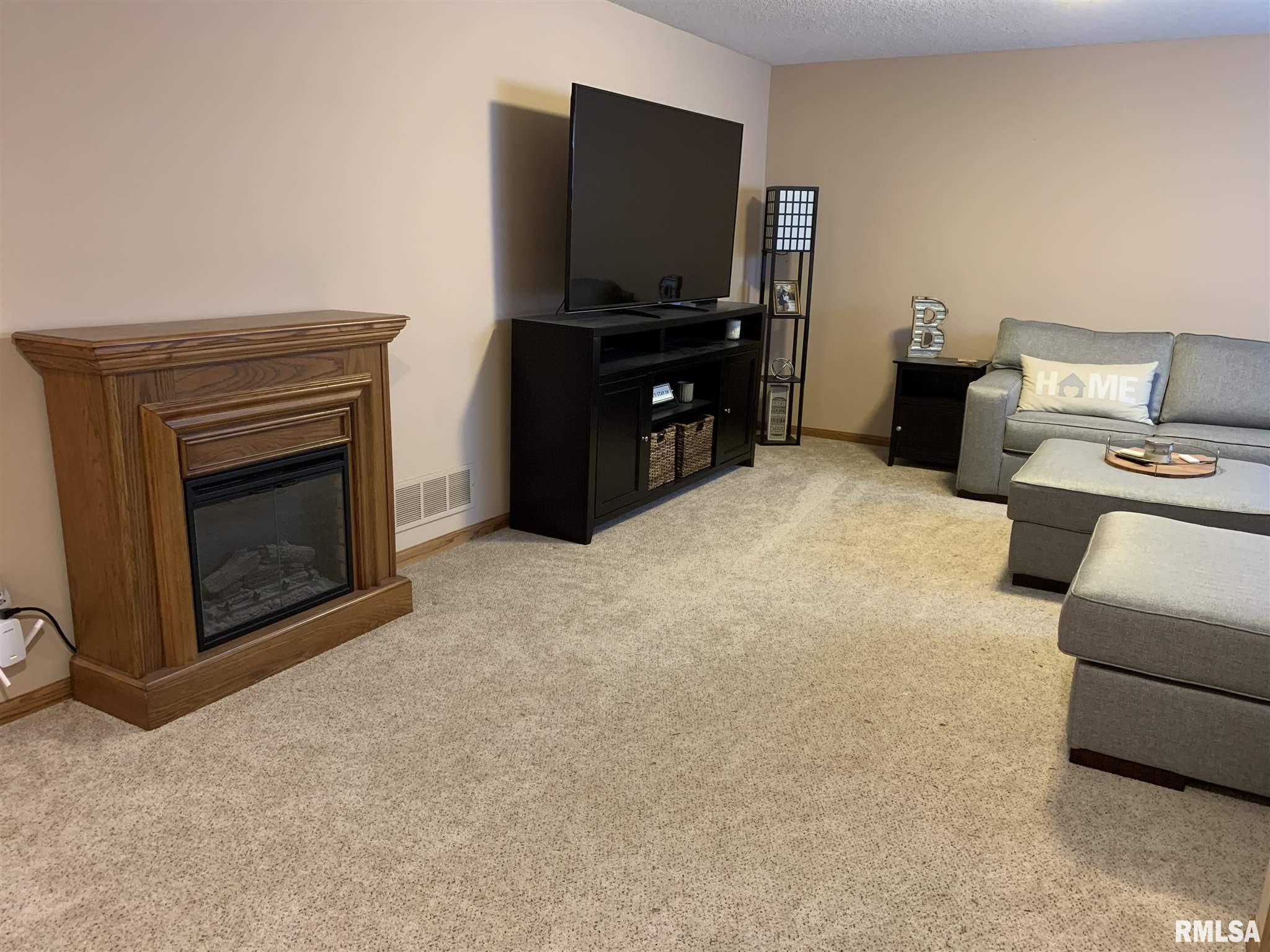2620 Revo Road Davenport, IA 52806 - Photo 8 of 34 Gallery Image 8