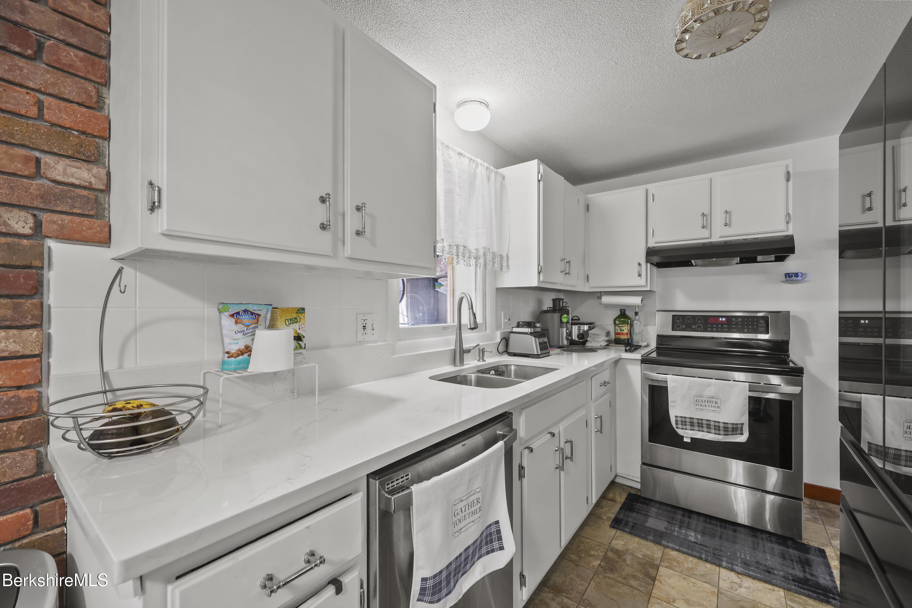 15 Martin Avenue Lee, MA 01238 - Photo 10 of 36 Kitchen