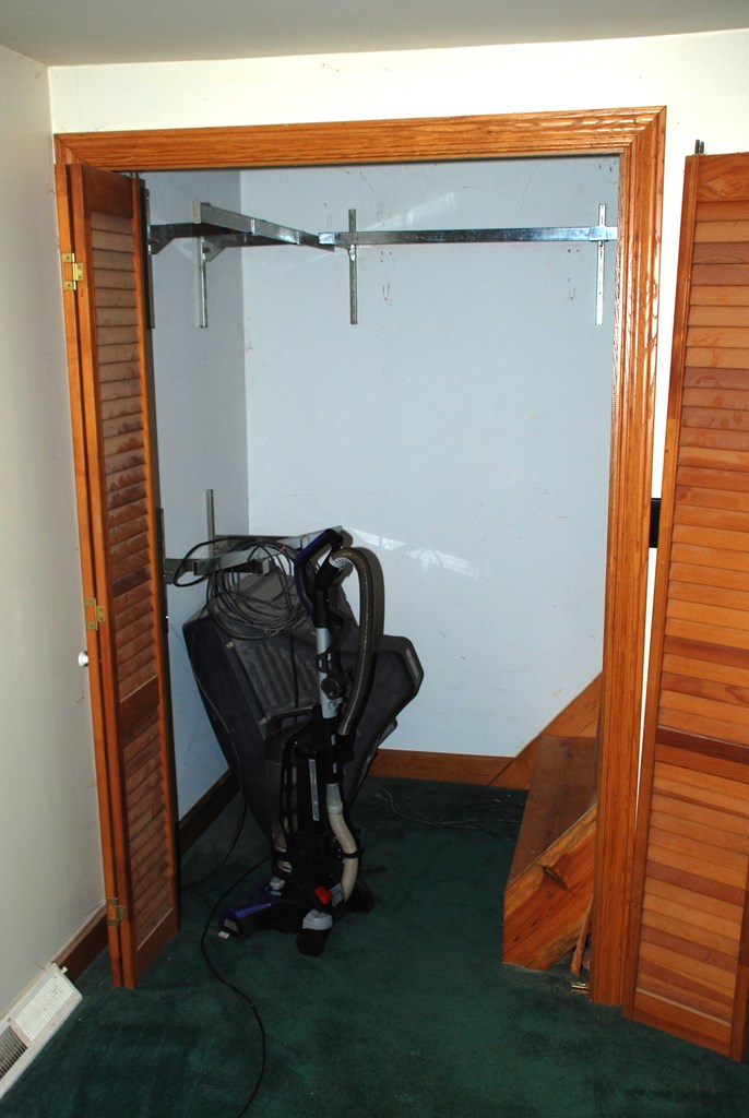 4659 South Mechanicsville Road Clarion, PA 16214 - Photo 22 of 35 a view of entryway with workspace