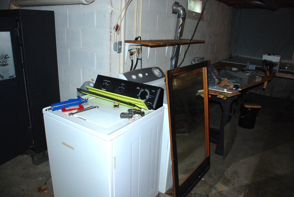 4659 South Mechanicsville Road Clarion, PA 16214 - Photo 30 of 35 a utility room with dryer and washer