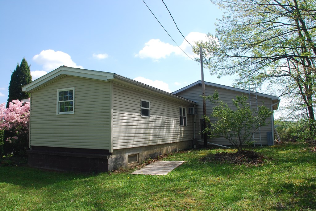 4659 South Mechanicsville Road Clarion, PA 16214 - Photo 3 of 35 a front view of a house with garden