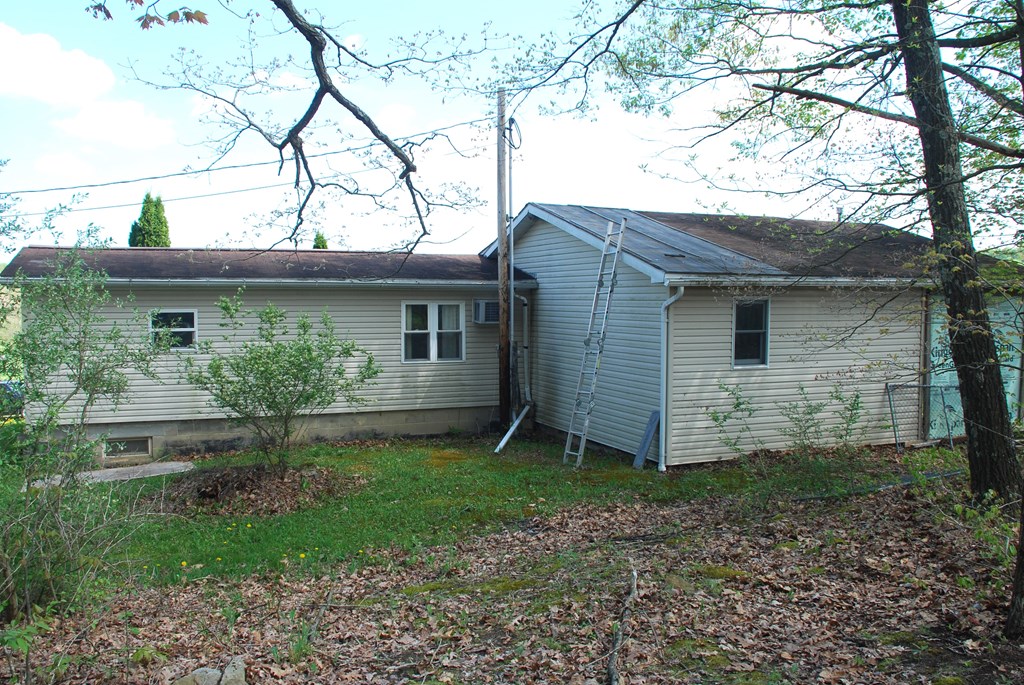 4659 South Mechanicsville Road Clarion, PA 16214 - Photo 4 of 35 a view of a house with a yard