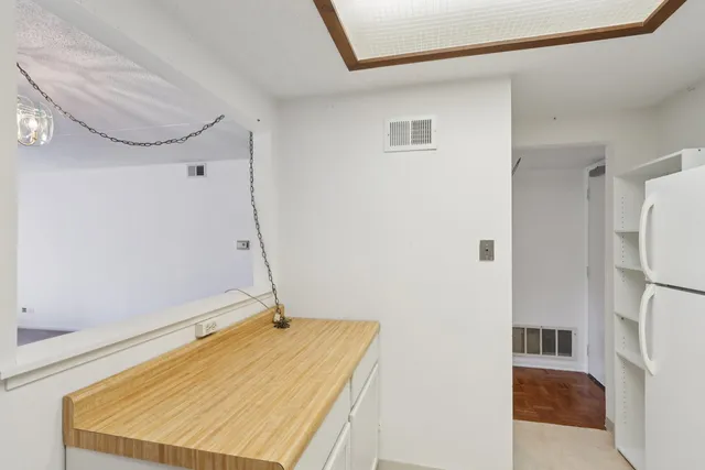 $179,000 | 920 Vose Drive, Unit 106, Gurnee, IL 60031