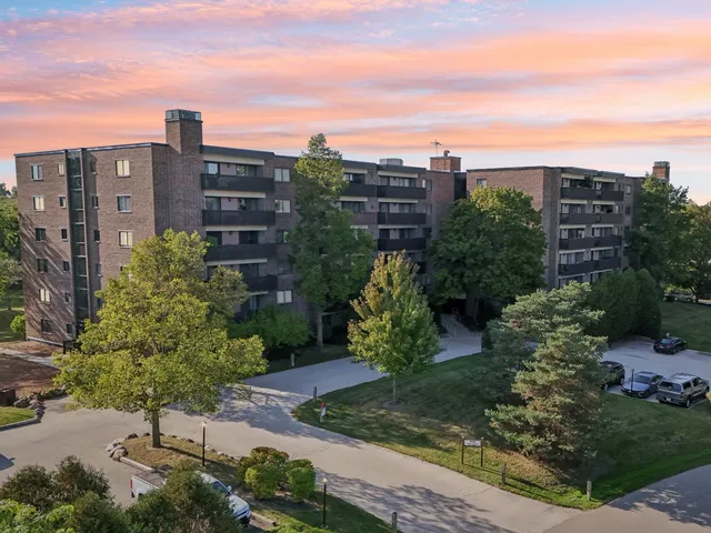 $179,000 | 920 Vose Drive, Unit 106, Gurnee, IL 60031