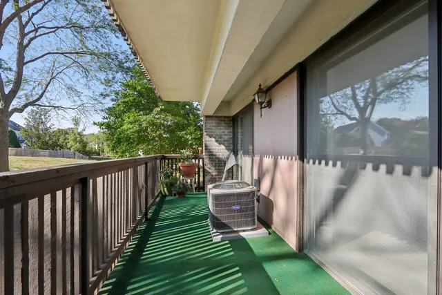 $179,000 | 920 Vose Drive, Unit 106, Gurnee, IL 60031