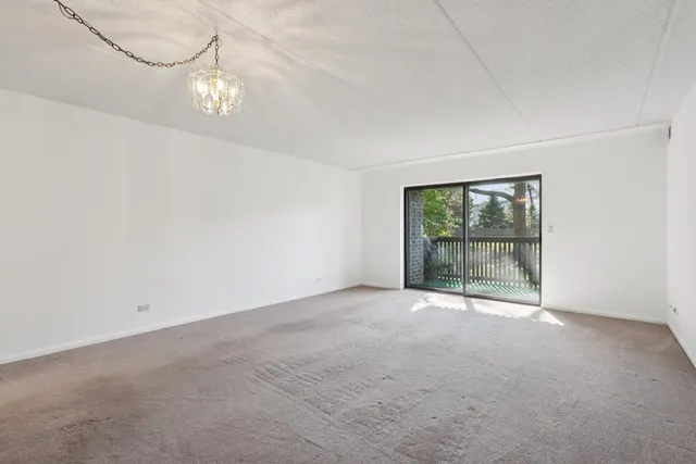 $179,000 | 920 Vose Drive, Unit 106, Gurnee, IL 60031