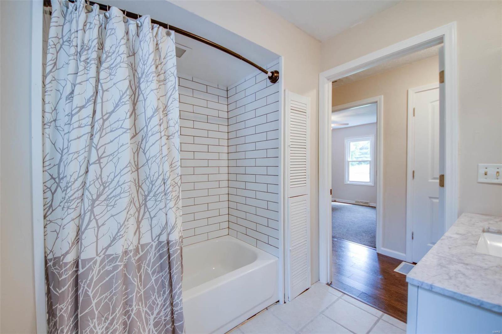 4317 Woodburn Road Alton, IL 62002 - Photo 21 of 26