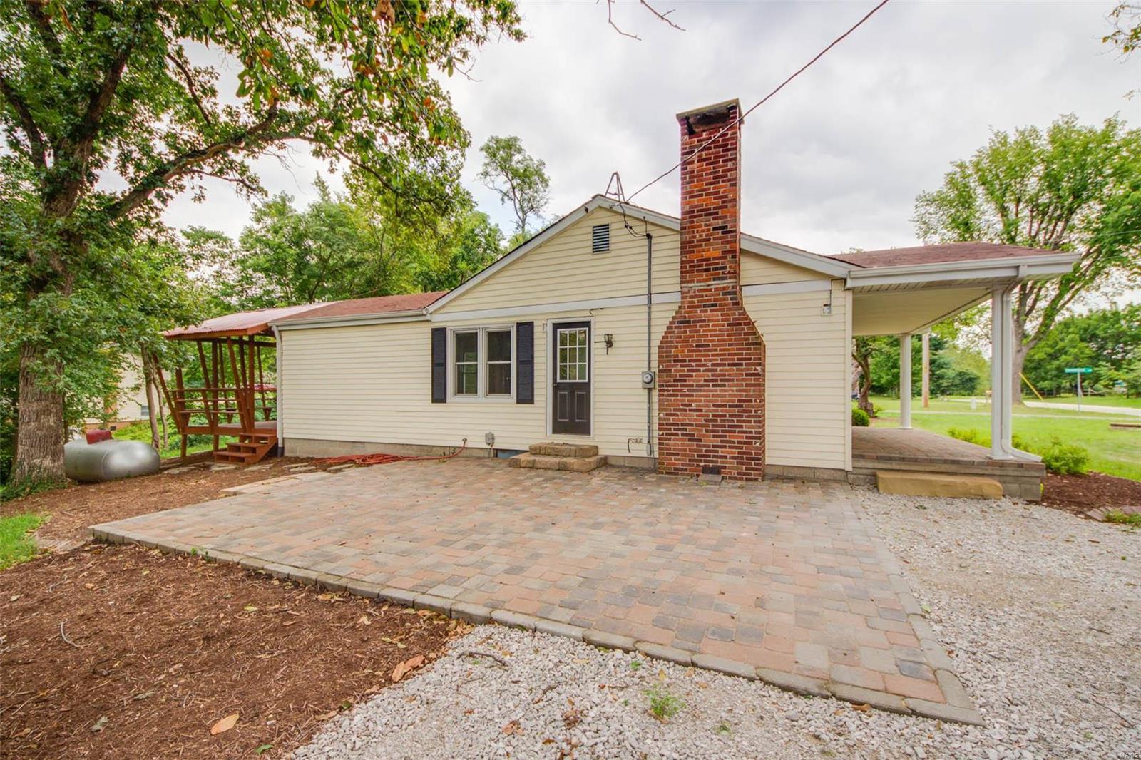 4317 Woodburn Road Alton, IL 62002 - Photo 4 of 26
