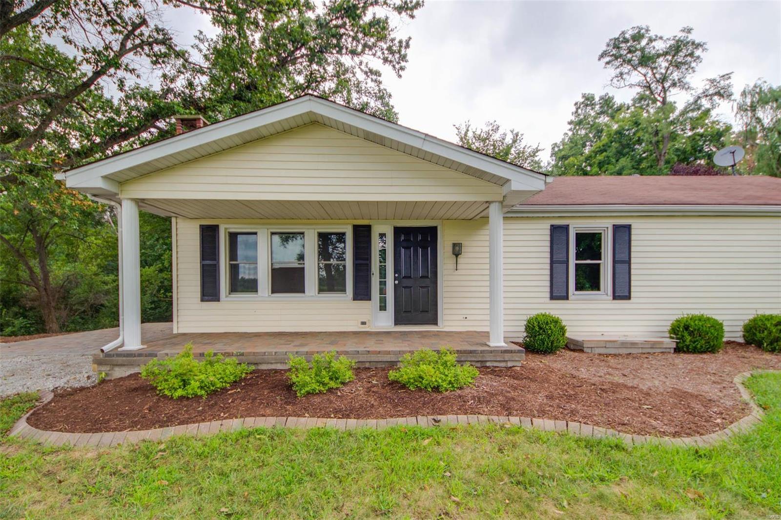 4317 Woodburn Road Alton, IL 62002 - Photo 5 of 26