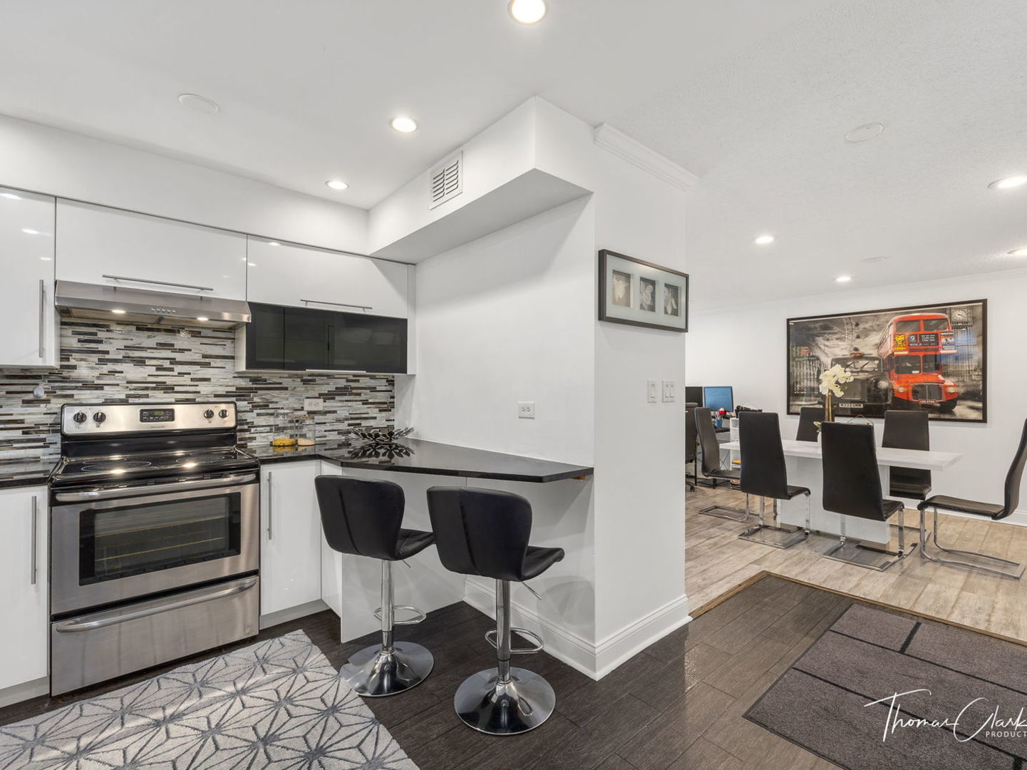 601 West Huntington Commons Road, Unit 205 Mount Prospect, IL 60056 - Photo 8 of 35 Gallery Image 8
