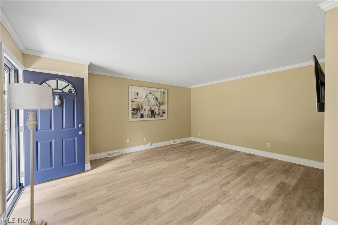 6684 Bonnieview Road Cleveland, OH 44143 - Photo 4 of 29