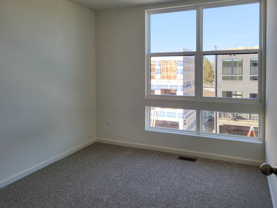 356 Summit Circle Lombard, IL 60148 - Photo 5 of 38 an empty room with a window