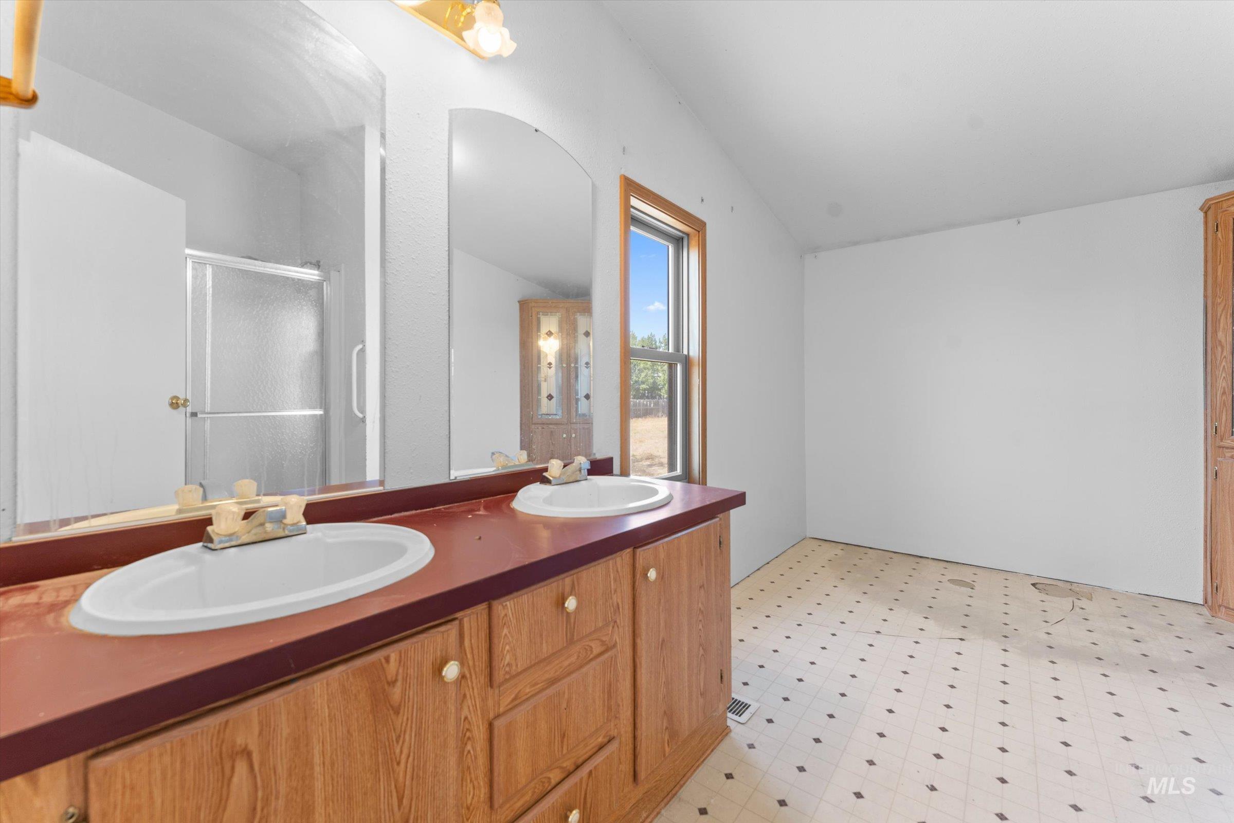 4051 Northwest Canal Road Mountain Home, ID 83647 - Photo 11 of 39