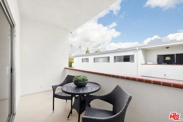 $825,000 | 521 Montana Avenue, Unit 305, Santa Monica, CA 90403