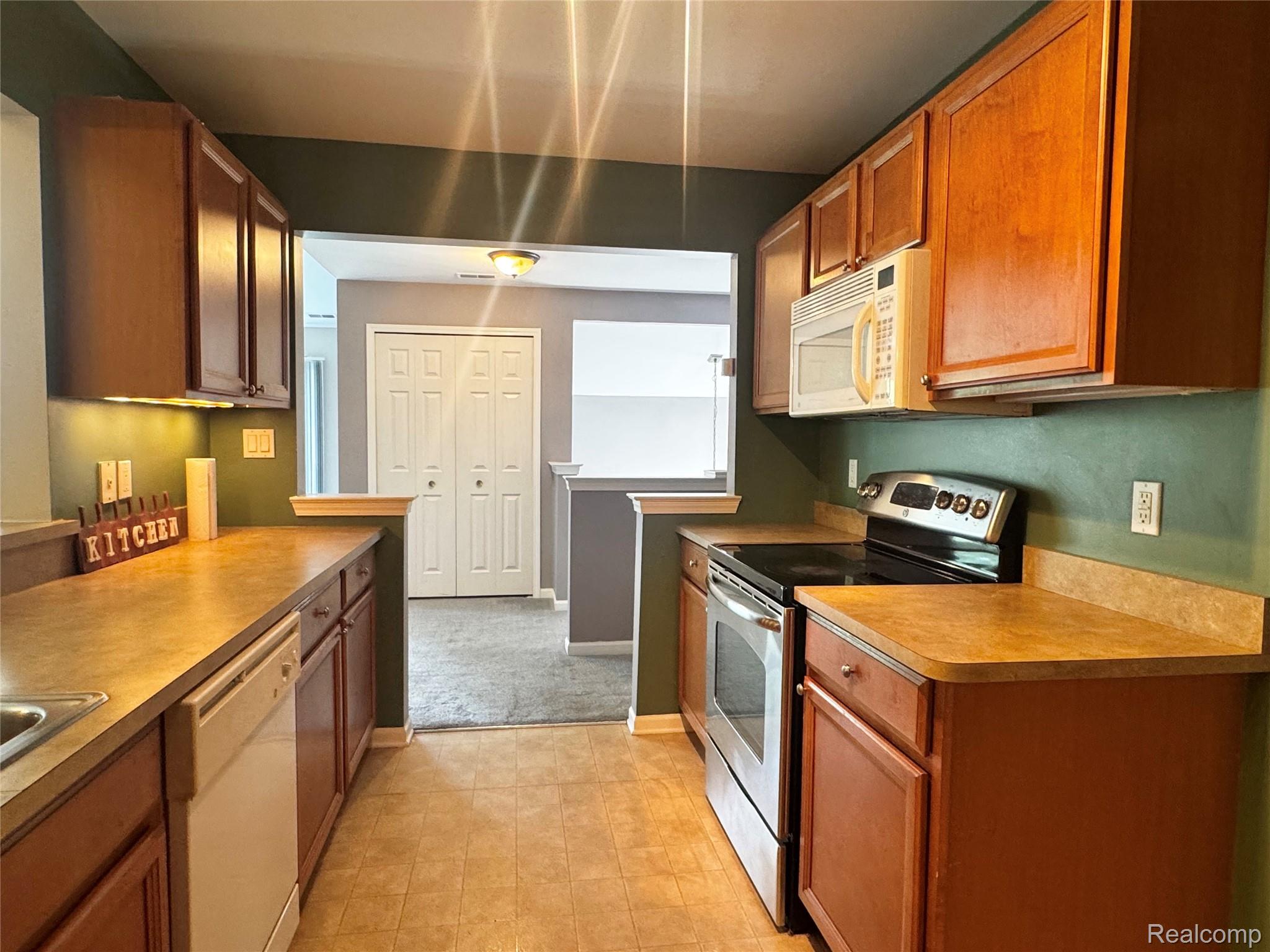 45997 Rhodes Drive Macomb, MI 48044 - Photo 19 of 23 IMG_0601.jpeg