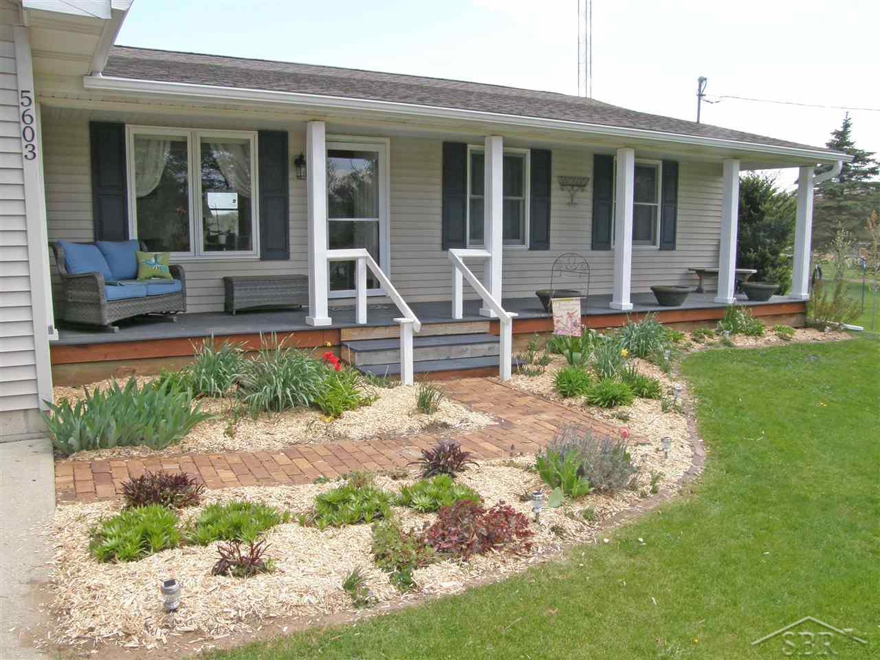 5603 South Iva Road St. Charles, MI 48655 - Photo 5 of 31 50014890-4.JPG
