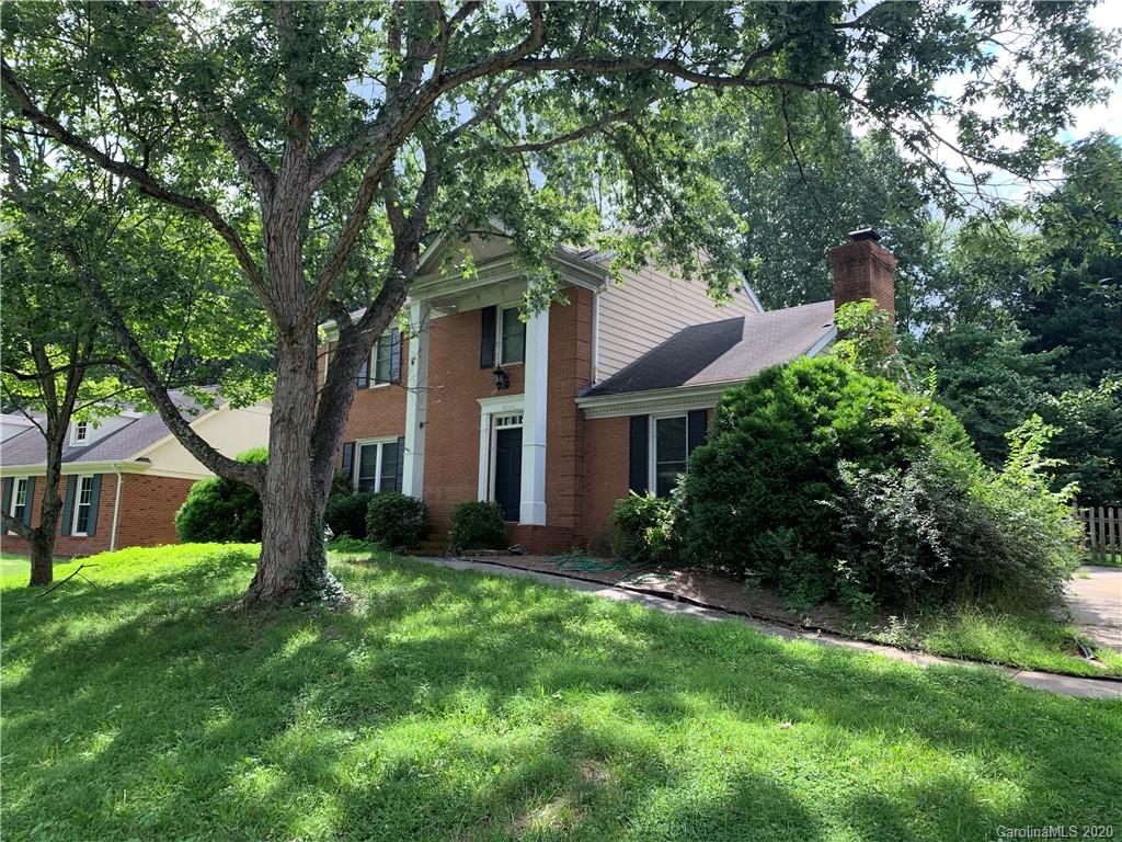10107 Ridgemore Drive Charlotte, NC 28277 - Photo 2 of 7 a front view of a house with garden