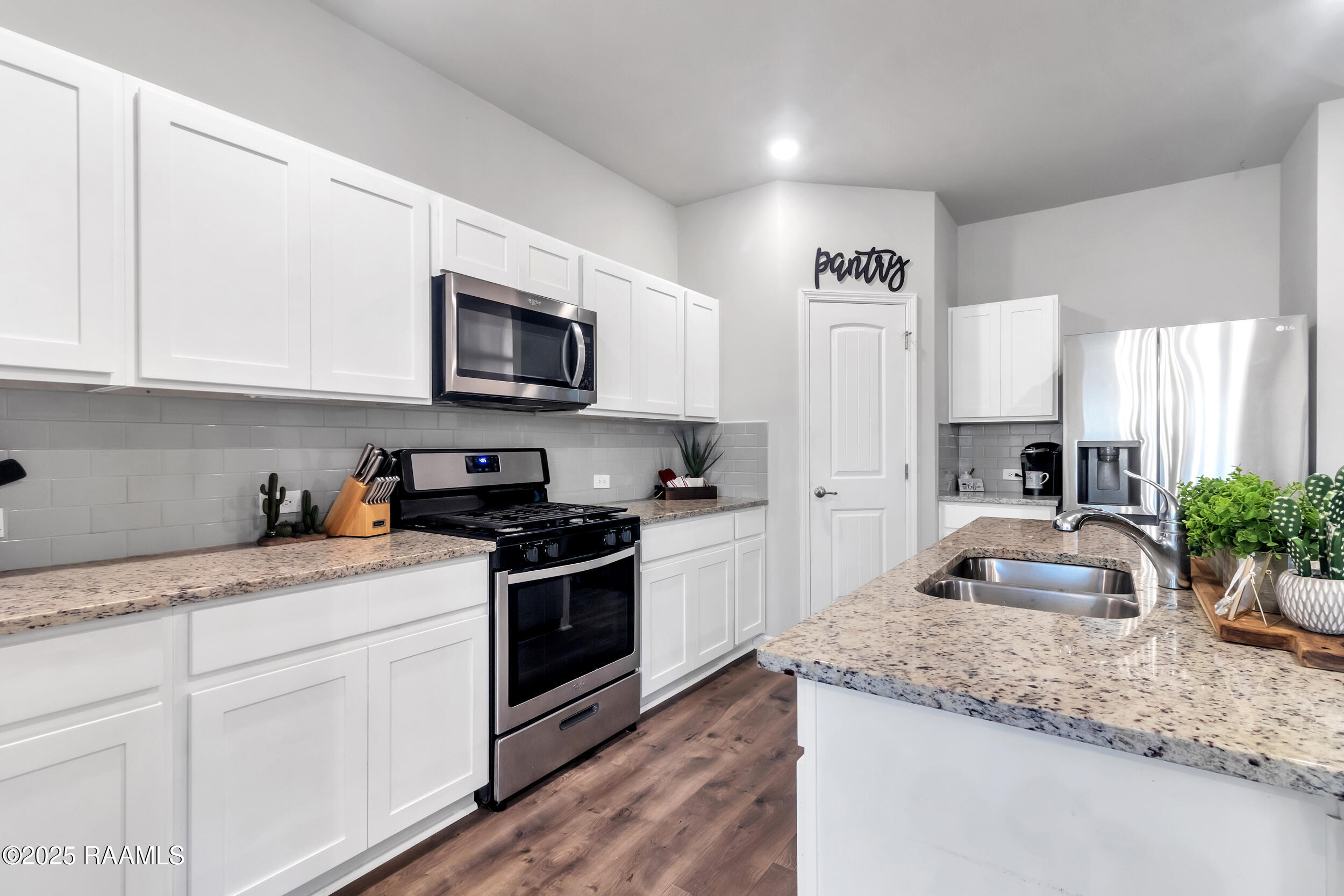 129 Emerald Star Lane Lafayette, LA 70506 - Photo 5 of 16 Kitchen