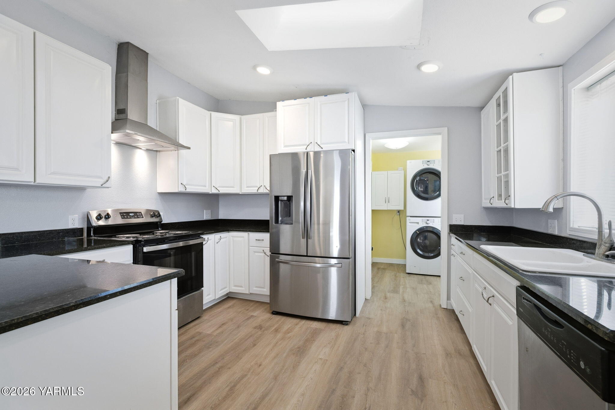 401 Clemans View Road Selah, WA 98942 - Photo 20 of 28 a kitchen with a refrigerator a stove a sink dishwasher and wooden cabinets with wooden floor