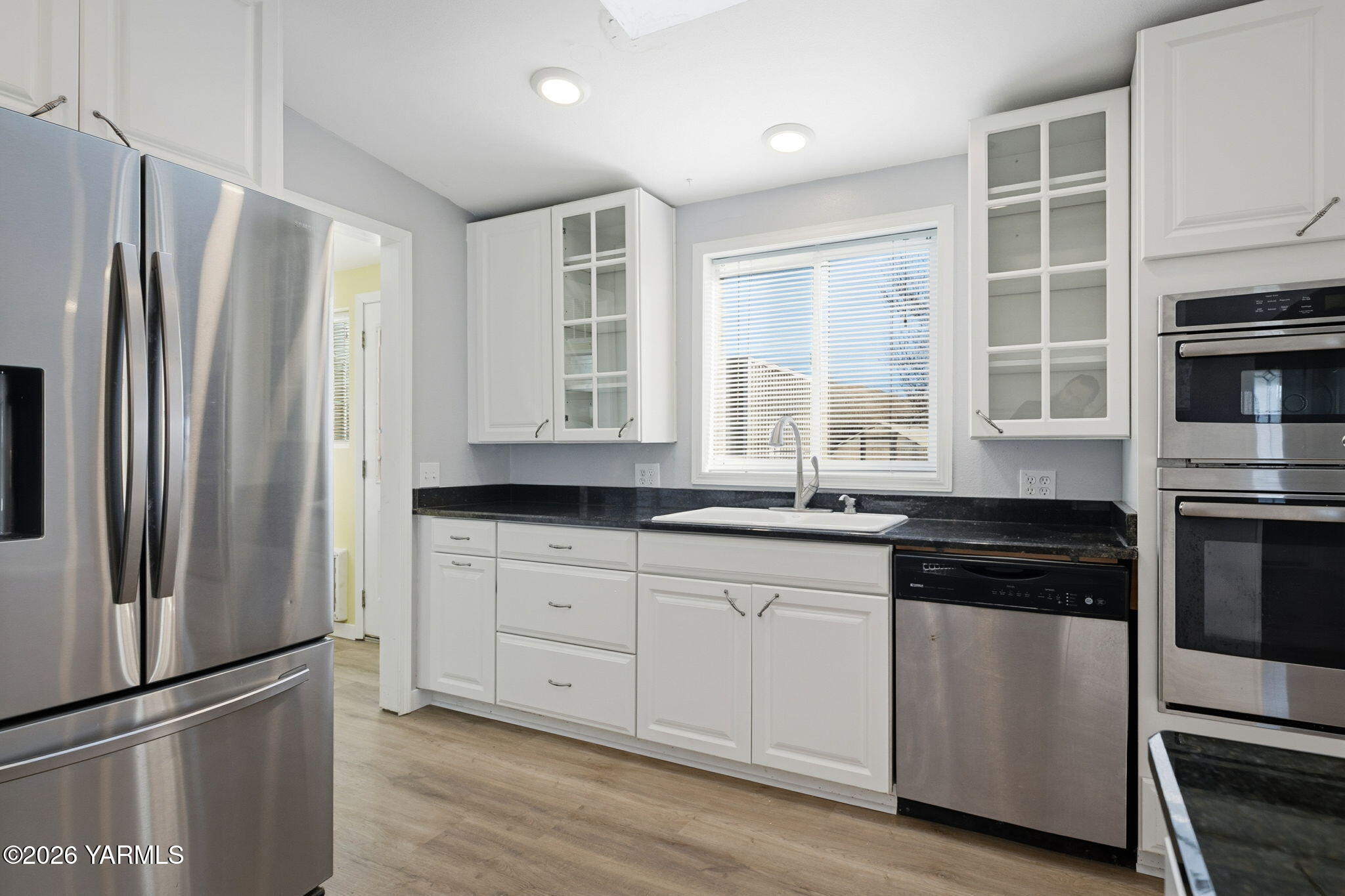 401 Clemans View Road Selah, WA 98942 - Photo 22 of 28 a kitchen with granite countertop a refrigerator and a sink