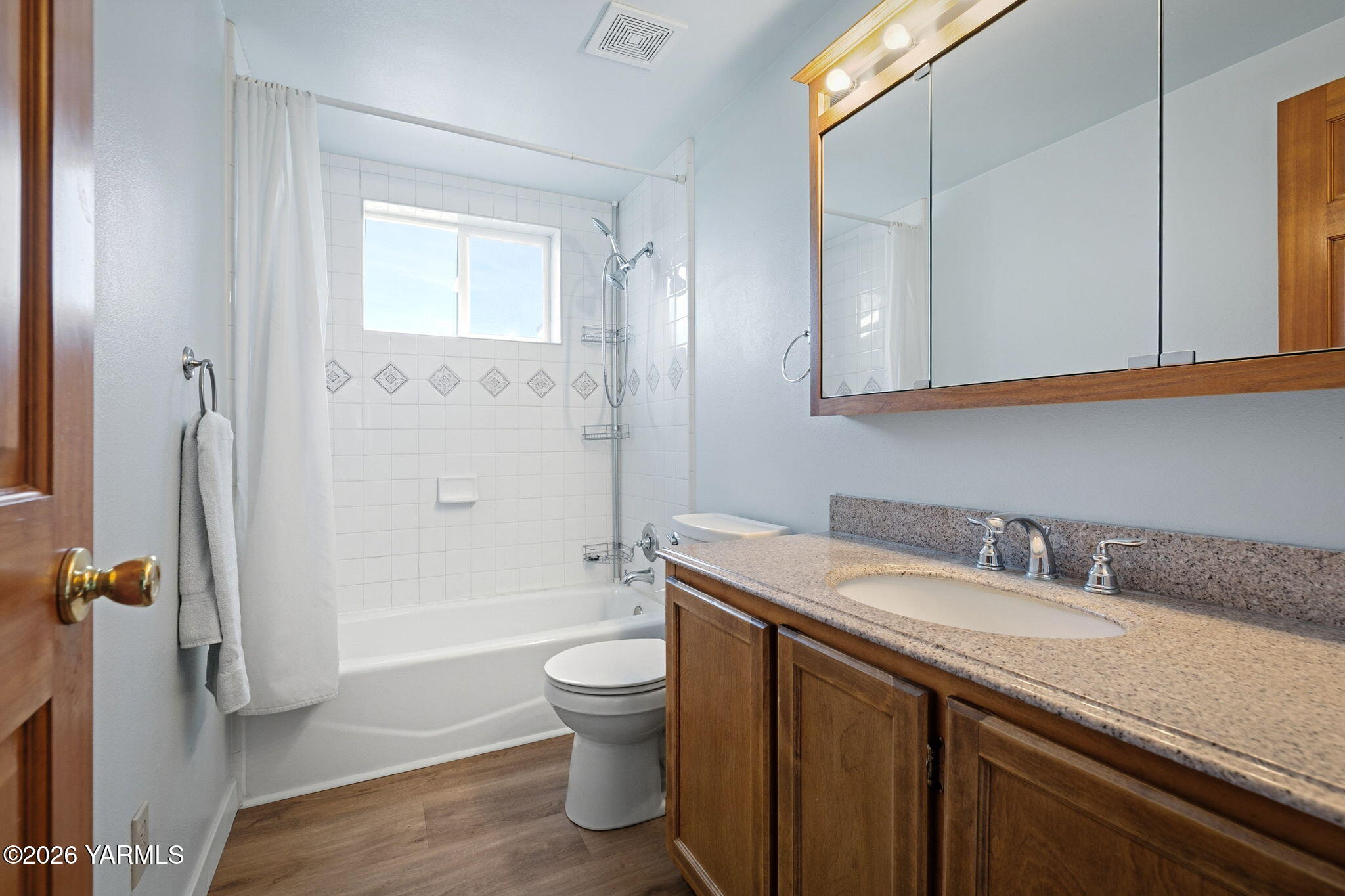 401 Clemans View Road Selah, WA 98942 - Photo 28 of 28 a bathroom with a sink toilet and shower
