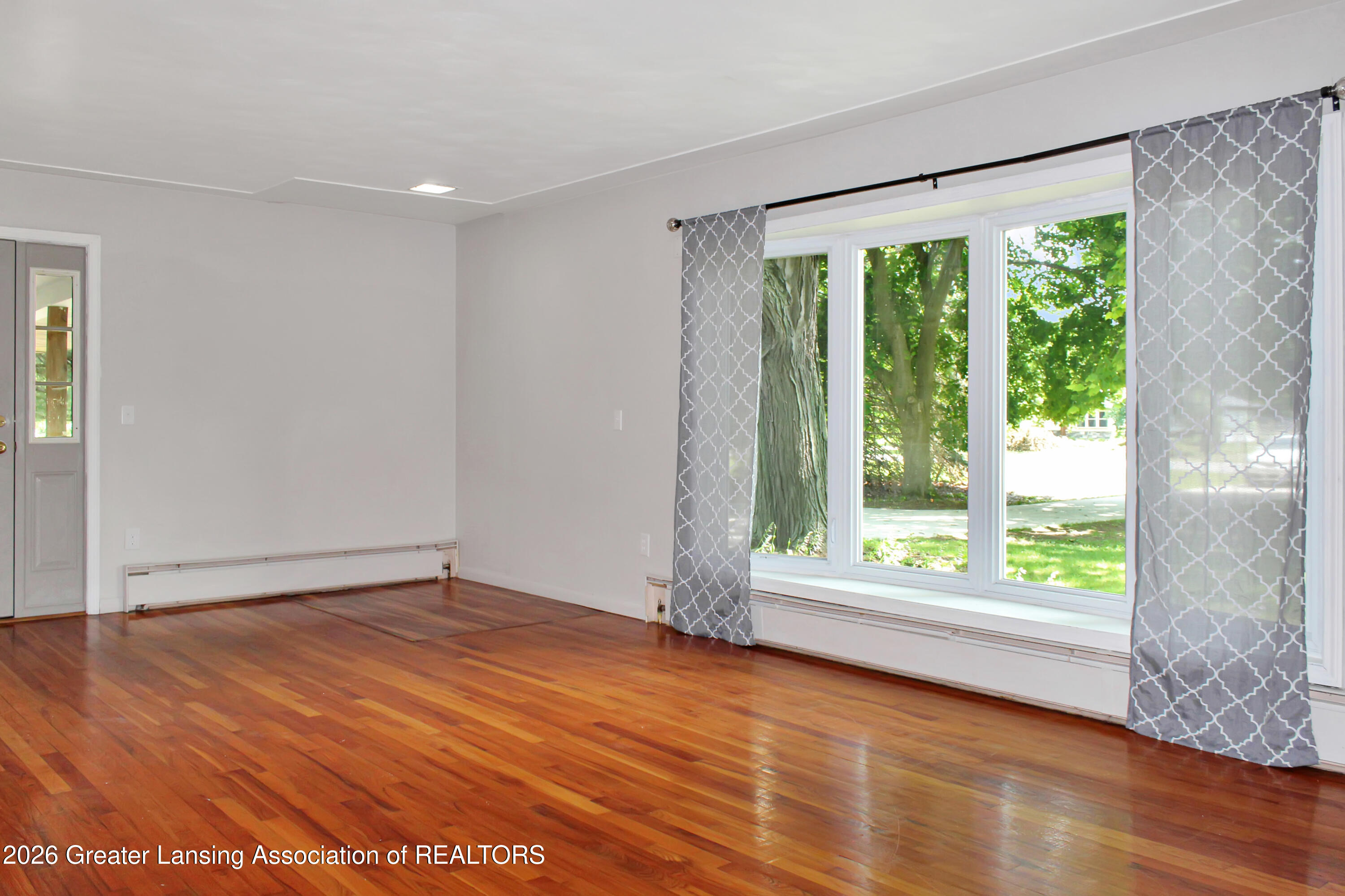 7702 Woodbury Road Laingsburg, MI 48848 - Photo 11 of 37 Living ROom